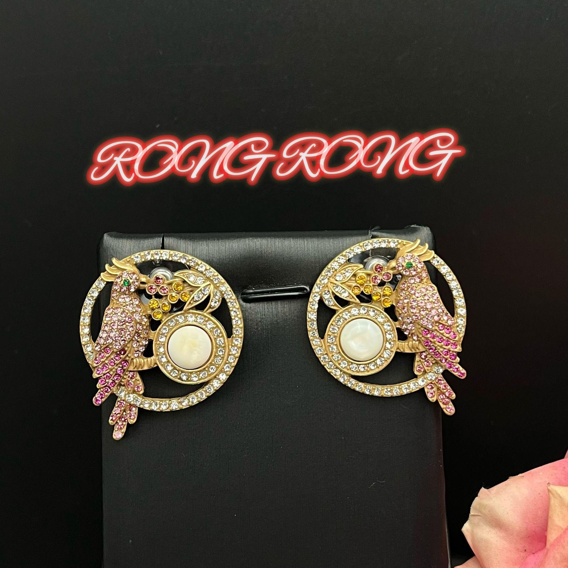 

Medieval Light Luxury Geometric Circular Hollow Flower Bird Inlaid Earrings Gentle Temperament Fragrant Style High-end Feeling