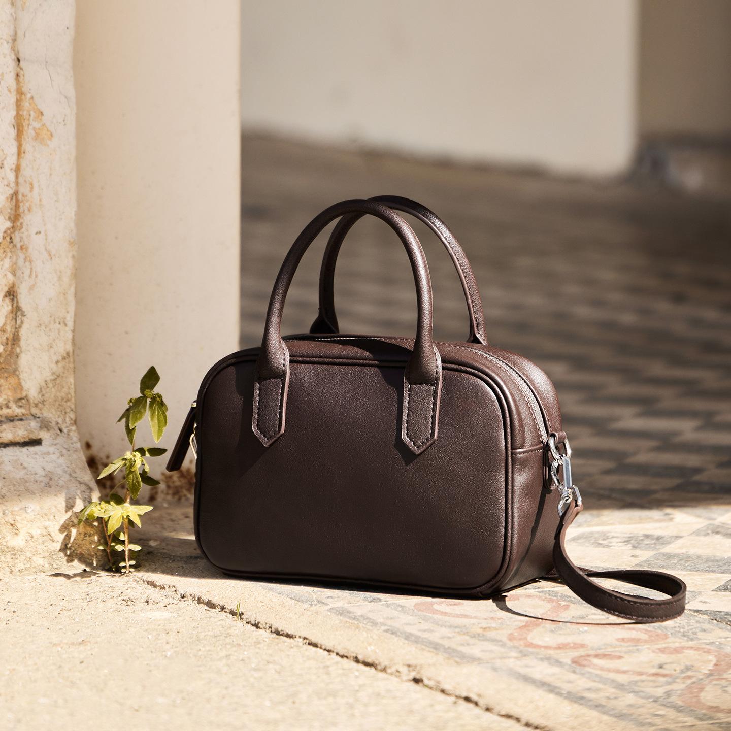 

2025 New High-End Bowling Bag Vegetable-Tanned Leather Vintage Niche Commuter Single-Shoulder Versatile Textured Crossbody Bag Long23CM、Thick9.5CM、H