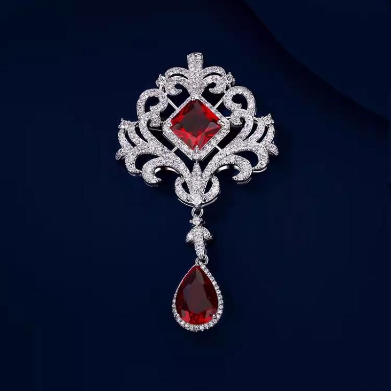 Crystal Hollowed-out Retro Court-style Brooch, Women's High-end Luxurious and Elegant Coat Brooch