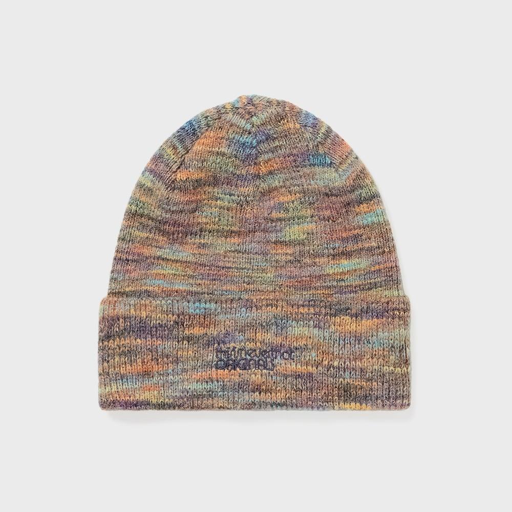 

Эта шапка-бини с радужным узором никогда не бывает такой статичной F