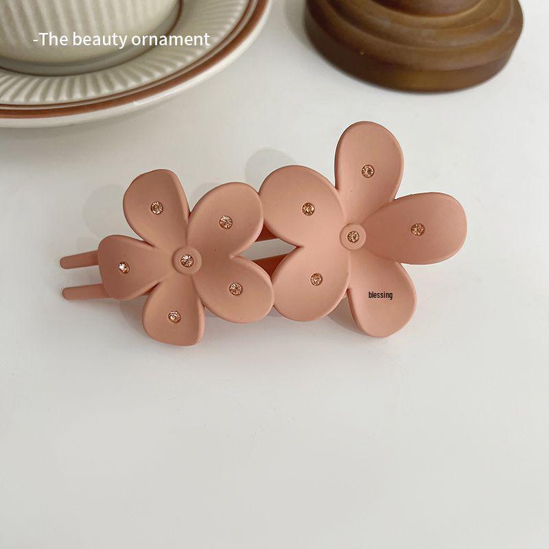 

Стразовая цветочная заколка-уточка для женской прически