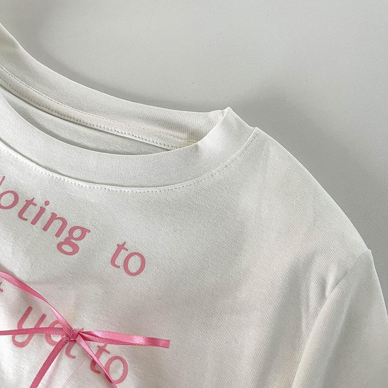 Tricou estetic cu litere dulci cu imprimeu pentru femei cu fundă de vară, elegant, drăguț, îmbrăcăminte slim fit, moda coreeană, topuri cu gâtul în formă de O, îmbrăcăminte de stradă