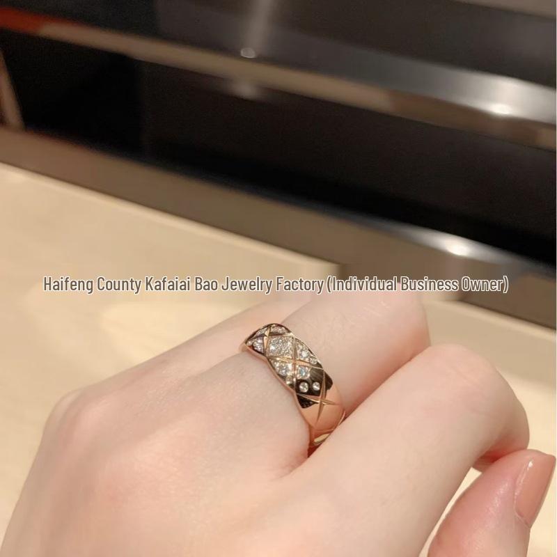 Elegant Coco-Style Mid-Band Ring with Diamond Accents: Minimalist, Versatile, Timeless Luxury.