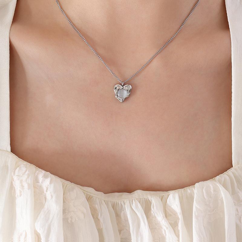 Colier cu pandantiv în opal încrustat în formă de inimă de lux, cu claviculă, placat cu aur