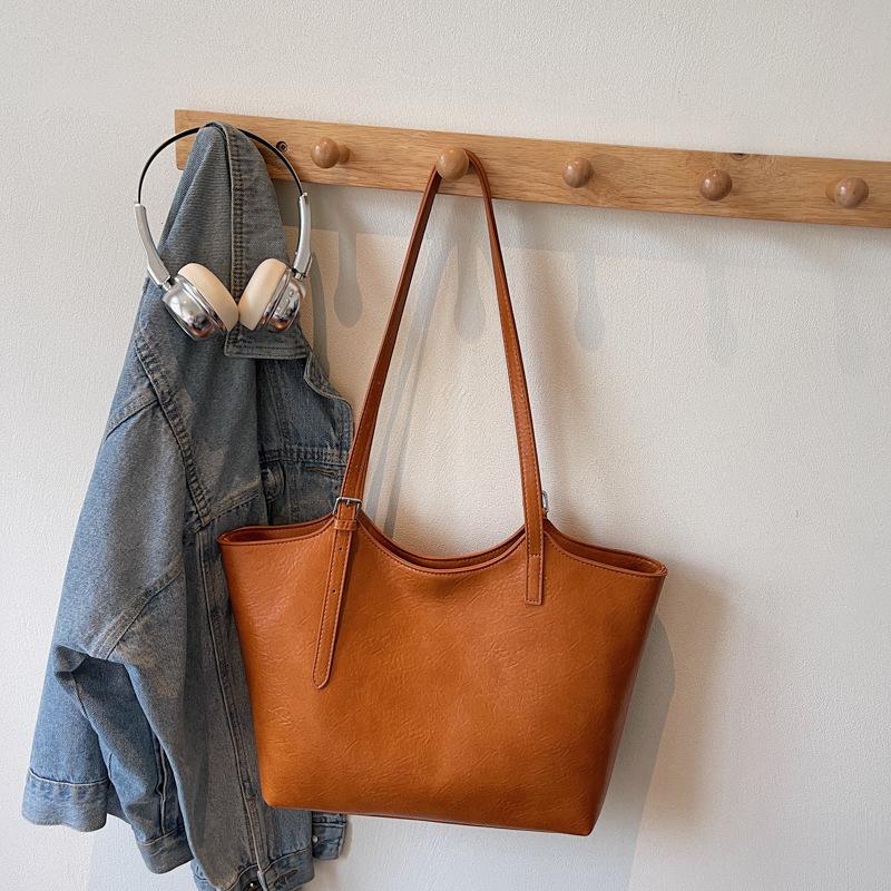 Retro bag women's large capacity 2025 new autumn and winter versatile simple shoulder bag premium texture commuter tote bag