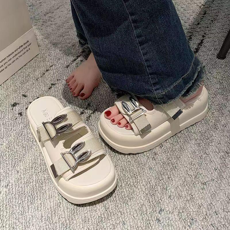 Slippers women's summer wear 2025 popular Internet celebrities super fire thick bottom small niche high-end new cool slippers