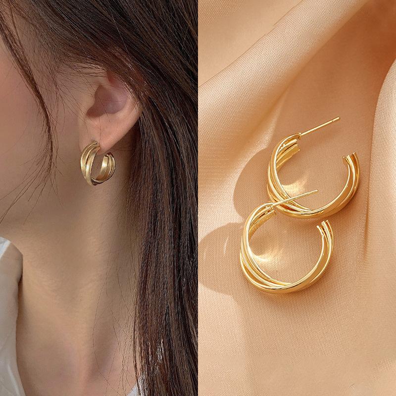 

Women Matte Gold Multi Layer Twisted C Shape Hoop Earrings 1pair золотой