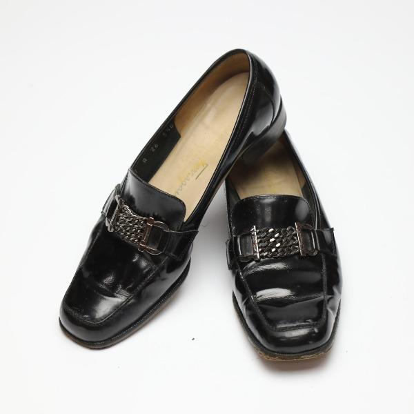 Salvatore Ferragamo pumps pumps Low heel enamel black Women Storage box Used