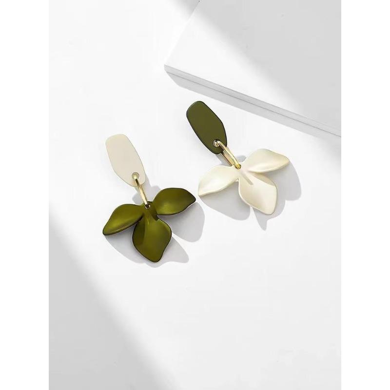 Retro 2026 Floral High-End Purple Earrings: A Unique, Stylish Statement for Women