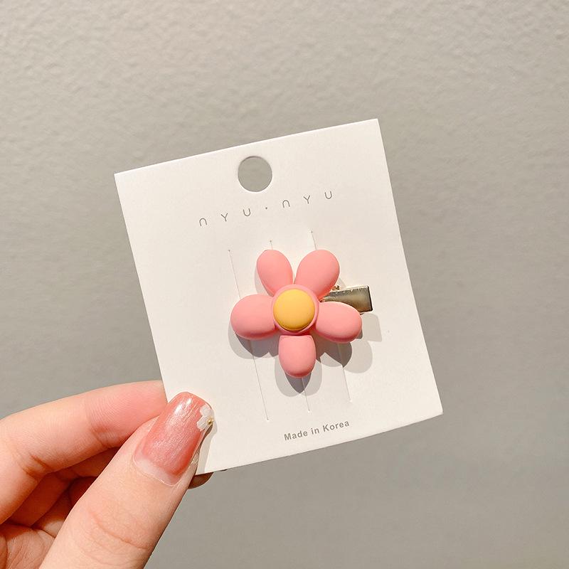 Pink Dopamine Hair Clip: Y2K Seamless Round Hairpin - Cute Small Side Clip for Women’s Bangs