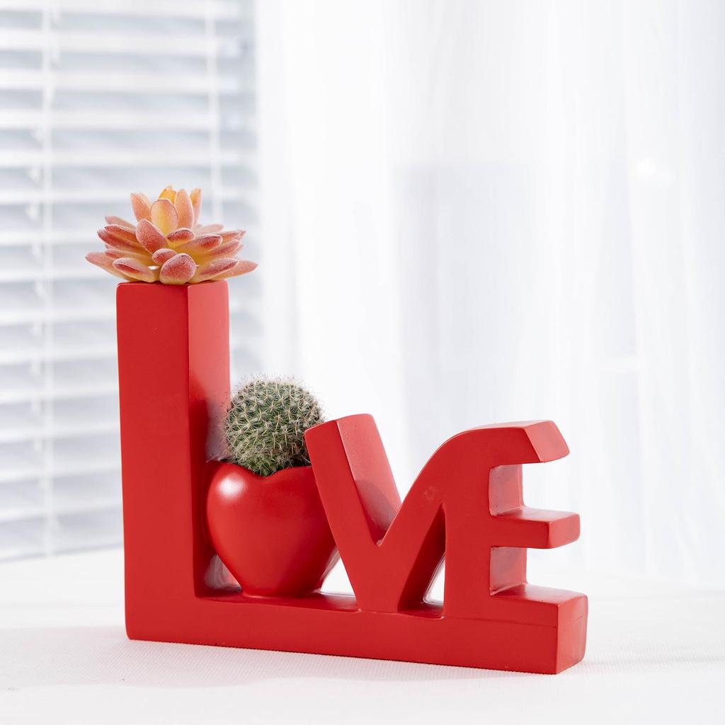 Handmade LOVE Shaped Resin Flower Vase: Festive Wedding Decoration