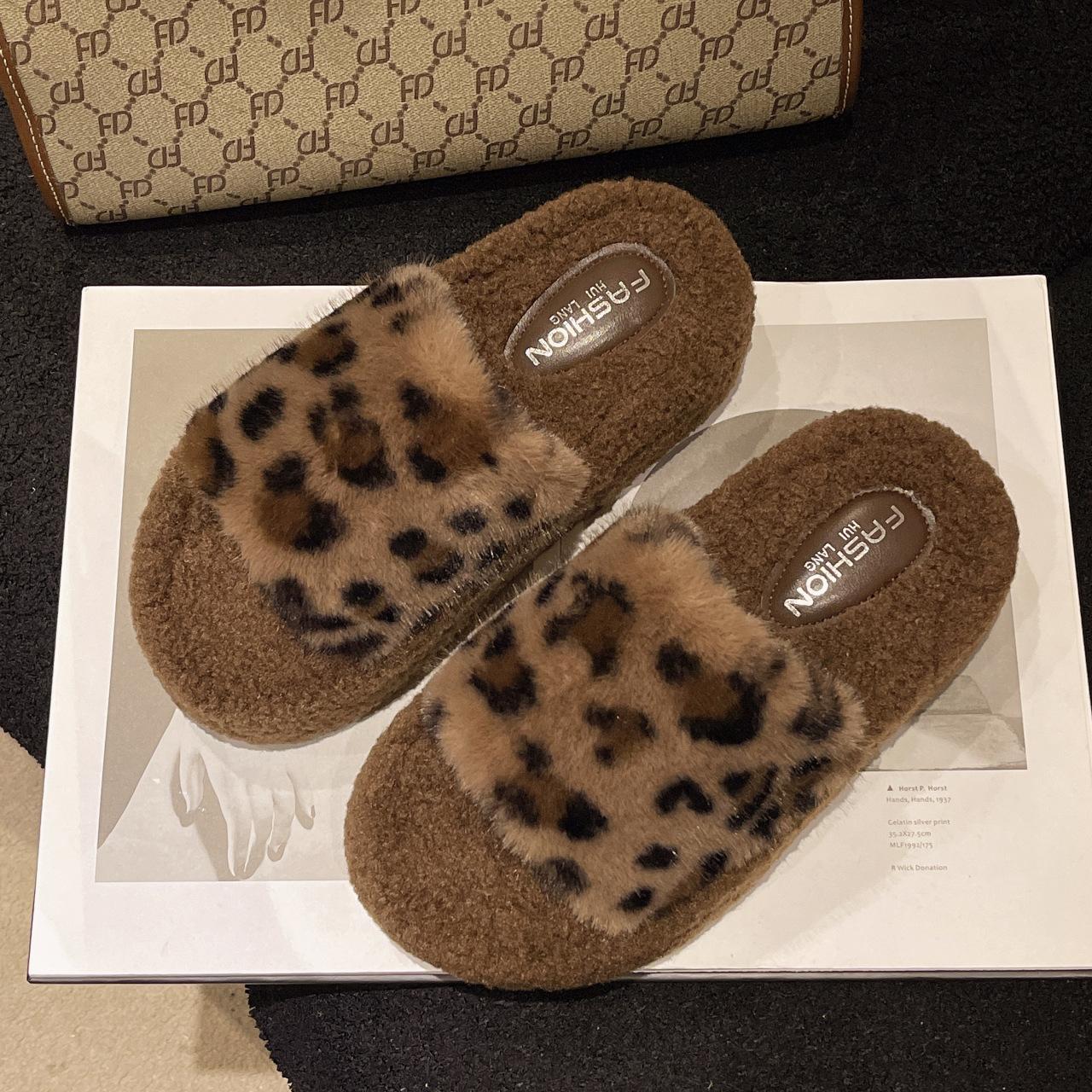 

Женская обувь больших размеров 41-43 на полную ногу, платформа, пушистые тапочки для дома, модные, с леопардовым принтом, хлопковые тапочки на одно слово для осени и зимы 42 коричневый