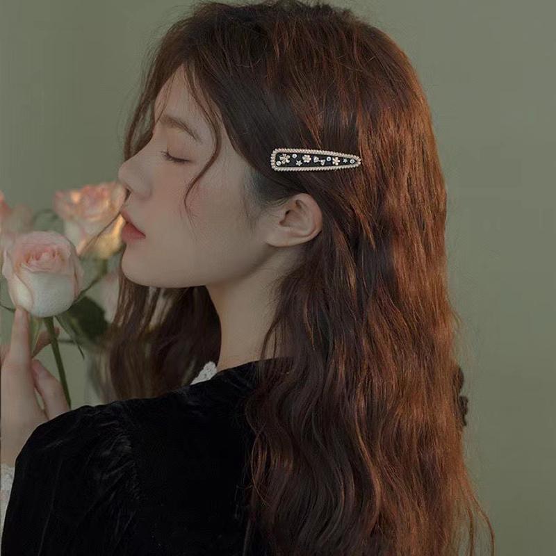 Französische Vintage Kamelienblume Perle Samt Haarspange Damen Elegant Seitlicher Pony Haarnadeln Mädchen Haaraccessoires