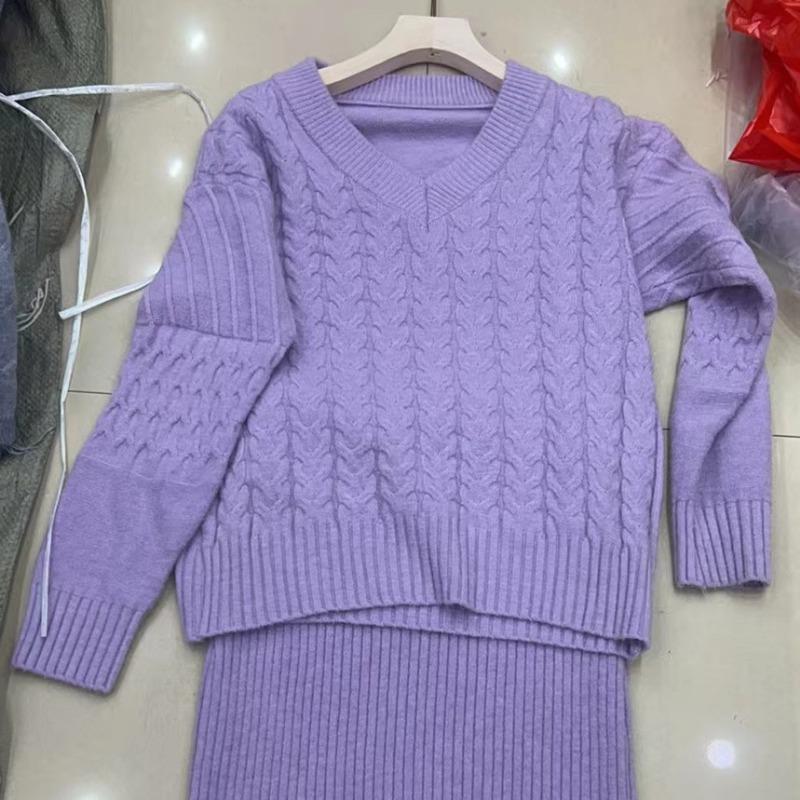 V-neck sweater women's two-piece set autumn and winter new lazy wind twist design loose knitted sweater set