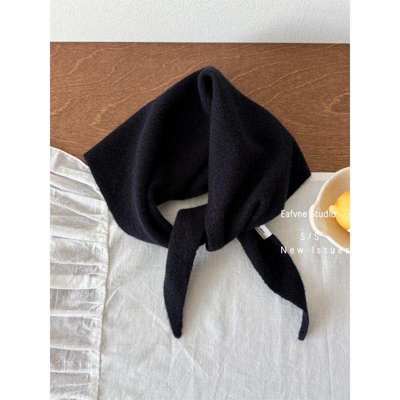 A Versatile and Warm Neckerchief Headscarf Shawl and Scarf for Women in Autumn and Winter