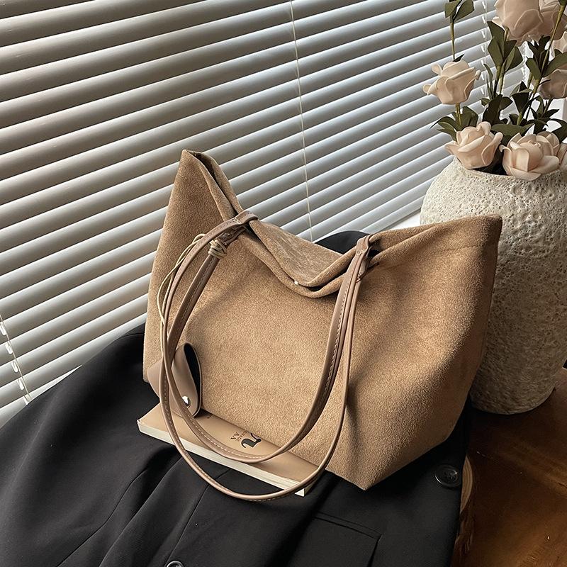 Tote Bag Winter New Suede Women's Bag Fashion Versatile Work Commuter Shoulder Bag Outdoor Leisure Armpit Bag