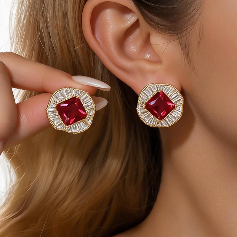 Palace Style Shiny Cubic Zirconia Square Stud Earrings - Silver Luxury Design for Women