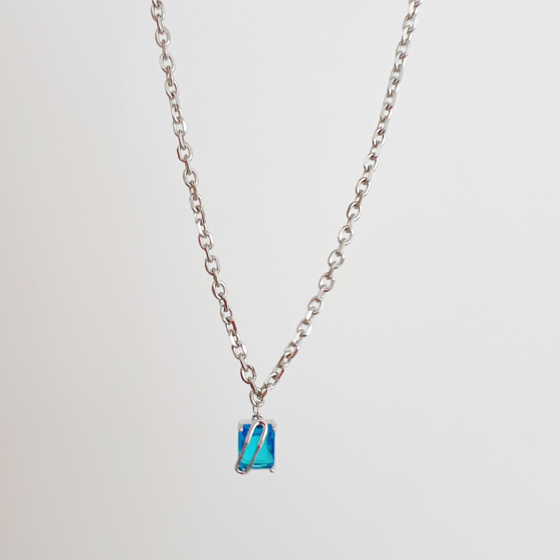 

[Медные изделия] Маленькое квадратное ожерелье на ключицу с синим кристаллом, роскошное, простое, универсальное, экологичное