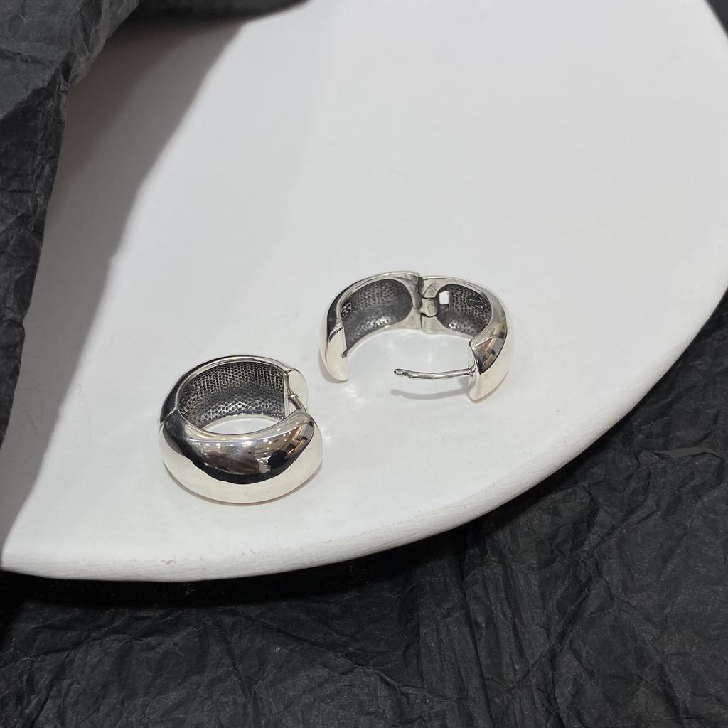 Retro Minimalist Glossy Earrings Small Temperament Senior Sense Temperament Simple Hundred Matching Earrings Elegant Accessories Classic Jewelry