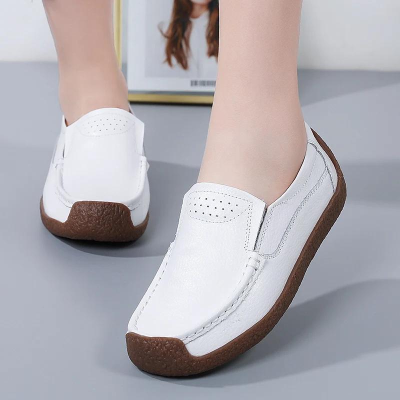 Lightweight Slip-On Soft Bean Loafers Ladies Non-Slip Mother Walking Shoes British Style Flat Genuine Leather Casual Shoes Women