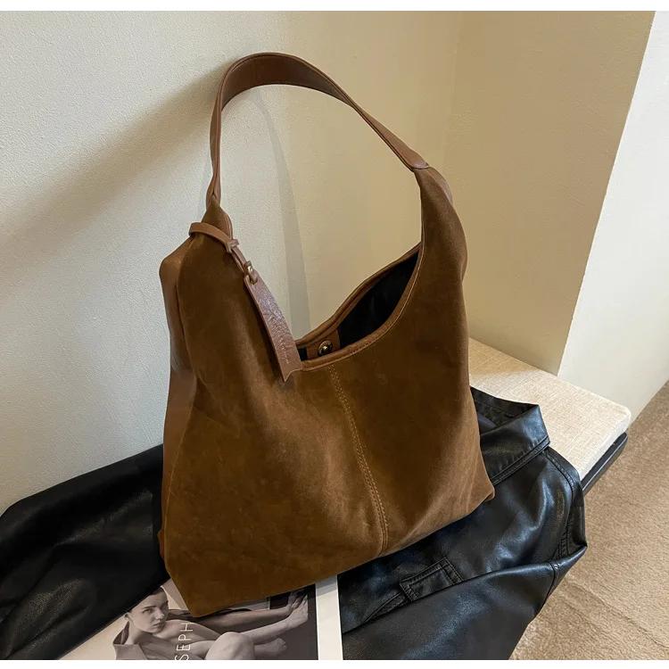 Retro Velvet Shoulder Bag for Women  Bucket Crossbody  Monochromatic  Large Capacity  Simple Fashion  Wide Strap  New