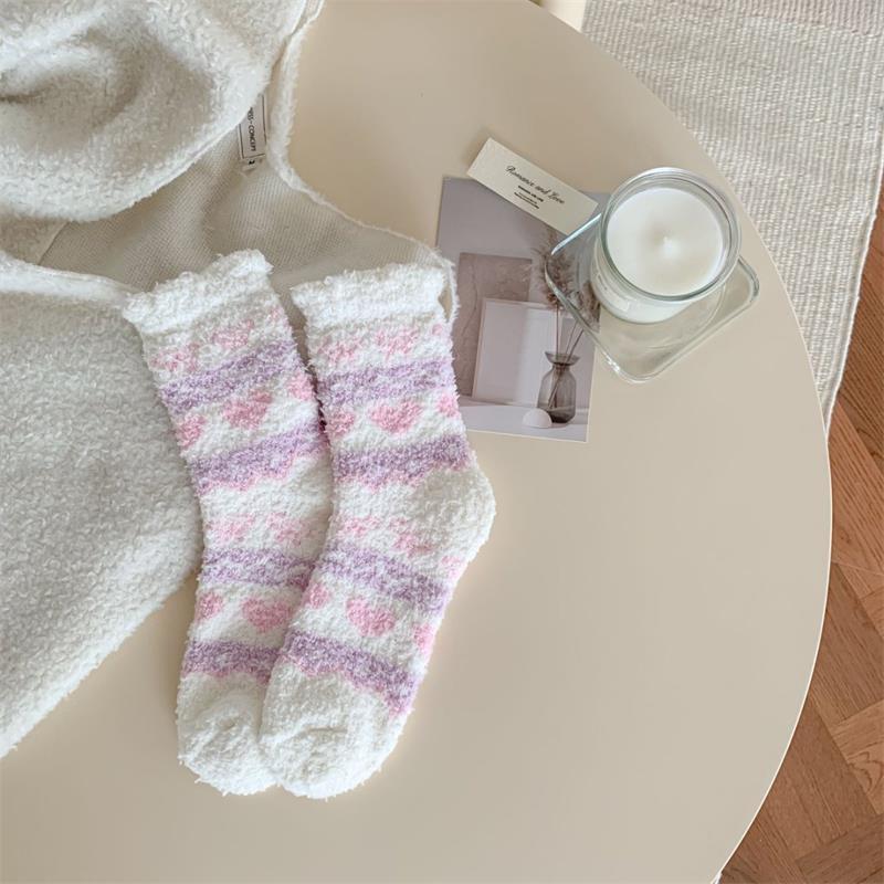Chaussettes mi-mollet en peluche polaire corail à fleurs mignonnes pour femmes automne hiver épaisses plus chaudes chaussettes d'intérieur pour dormir cadeau de Noël