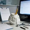 2026 Doctor Pen Holder Desktop Organizer Creative Gift for Clinic Office Home Ideal for Medical Professionals Desk Decoration
