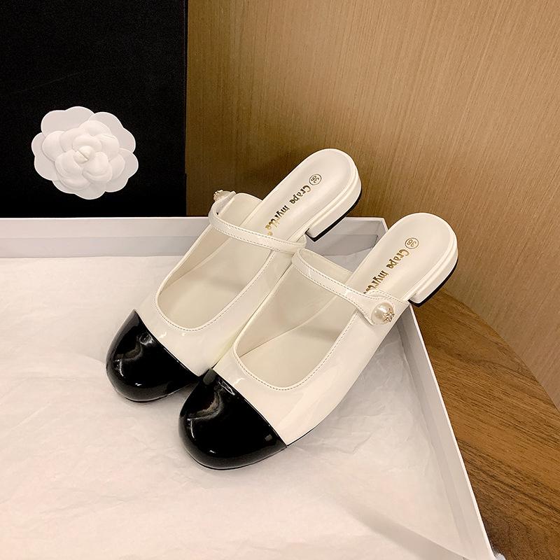 

Маленькие туфли-лодочки с круглым носком, цельнокроеные, с неглубоким вырезом, универсальные, на плоской подошве, полузакрытые сзади, женские 40 чёрный/белый