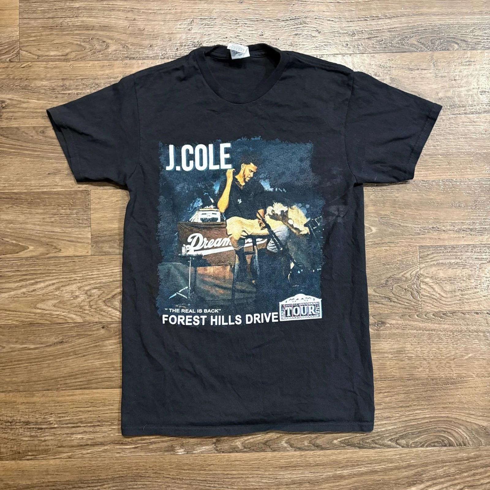 

Y2K / Vintage 2015 J. Cole Forest Hills Drive Tour Merch Graphic T-shirt Small XL