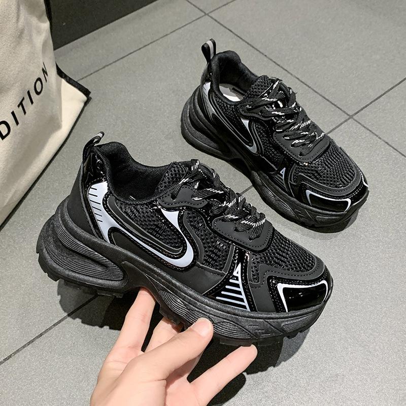 Super soft 2025 new thick-soled retro casual dad shoes versatile sports shoes popular running European station ins tide