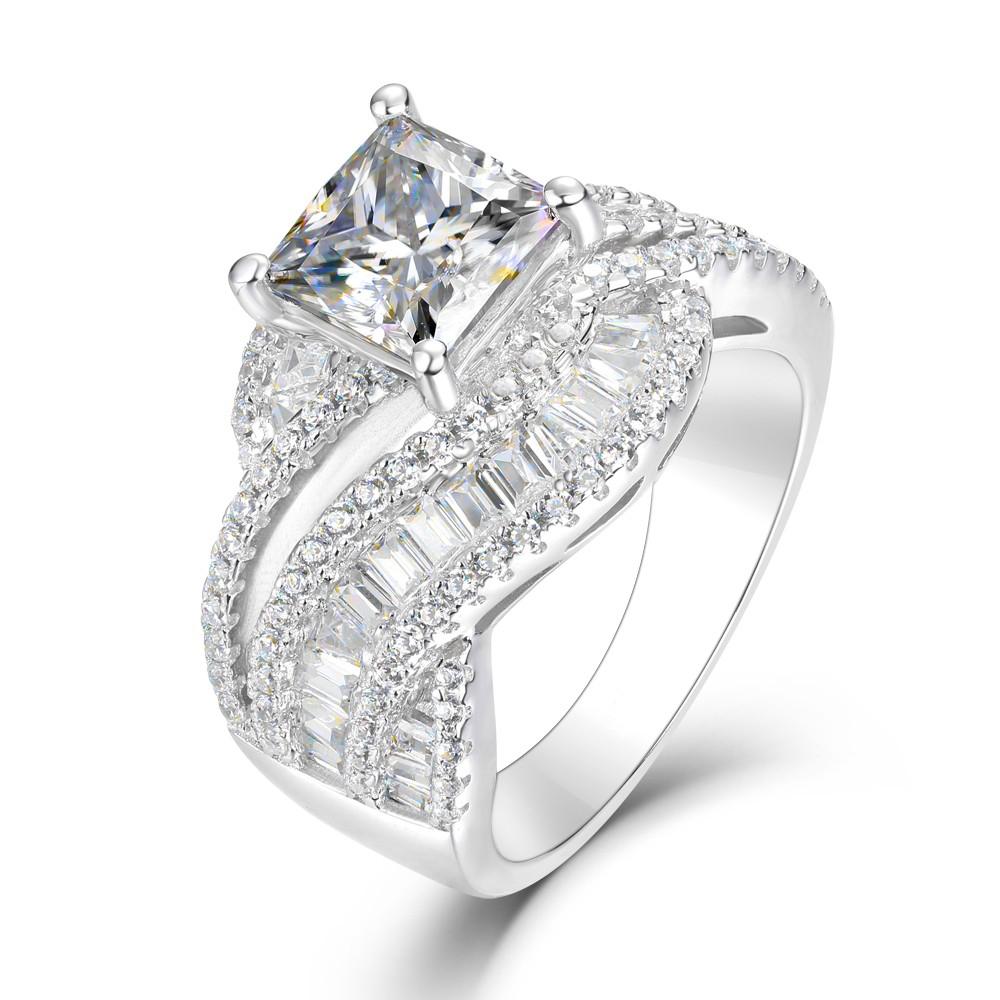 Gorgeous Women Wedding Rings Full Bling Iced Out CZ Stone Modern Fashion Design Engagement Anniversary Party Lady Jewelry