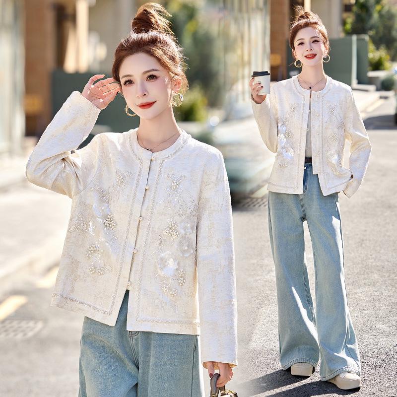 

Представляем весеннюю куртку в китайском стиле 2025 года с бисером, пайетками, вышивкой и застежками-пуговицами в виде лягушек в ретро-стиле (B2502). XXL 70-75 kg