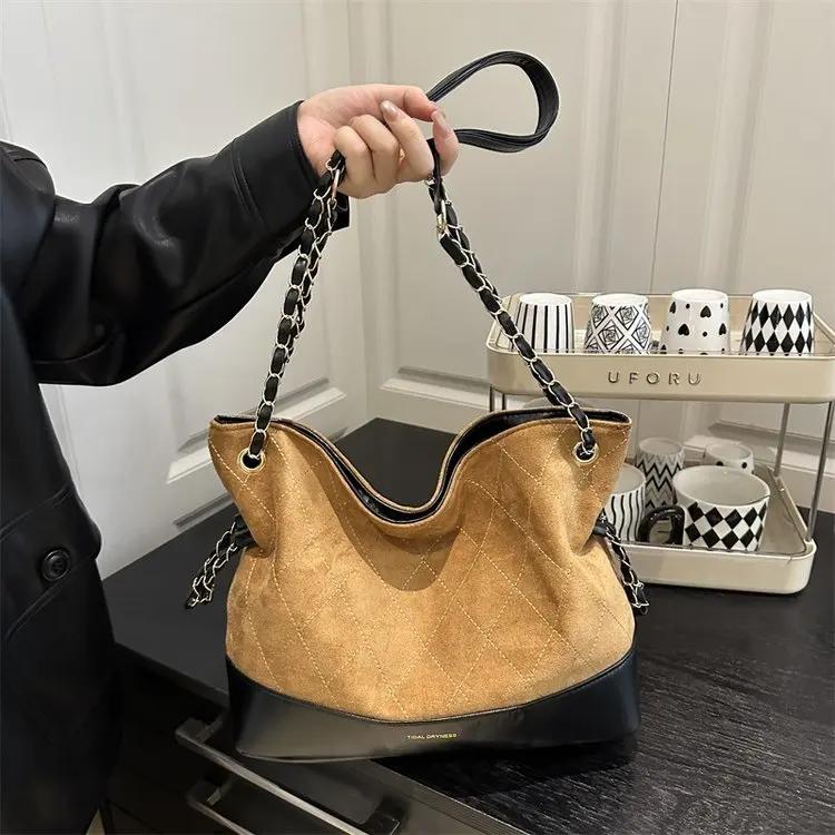 Faionable Suede Crossbody Bag Women s 2025 New Autumn Winter Retro Embroidered Large Capaci Diamond id Chain Design Tote Bag
