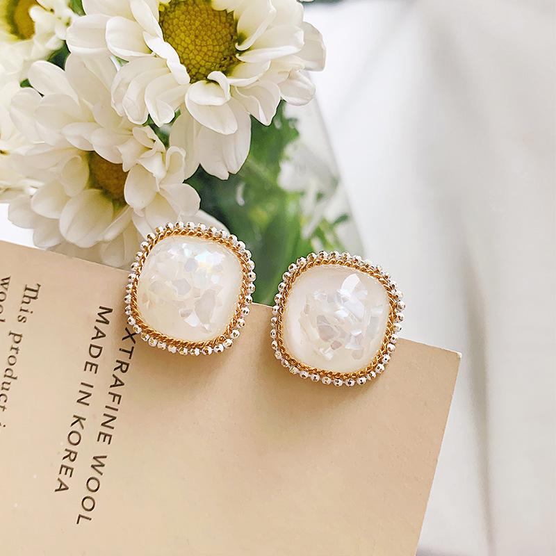 Elegant Heart Pearl Flower Stud Earrings - Stylish and Versatile for Women