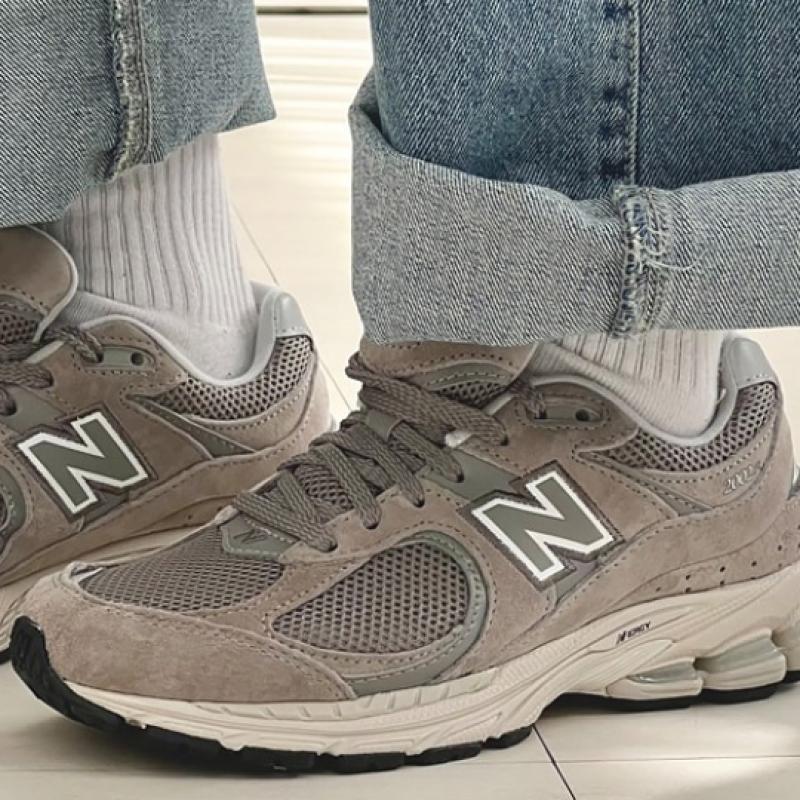New Balance Sneakers Unisex 2002 Model Options