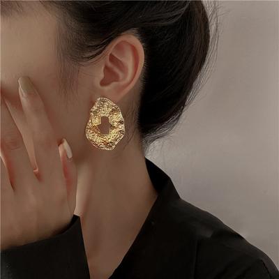Übertriebene Unregelmäßige Falten Metallohrringe für Damen Hohl Gehämmert Textur Geometrische Steckerohrringe Y2K Schmuck Geschenke