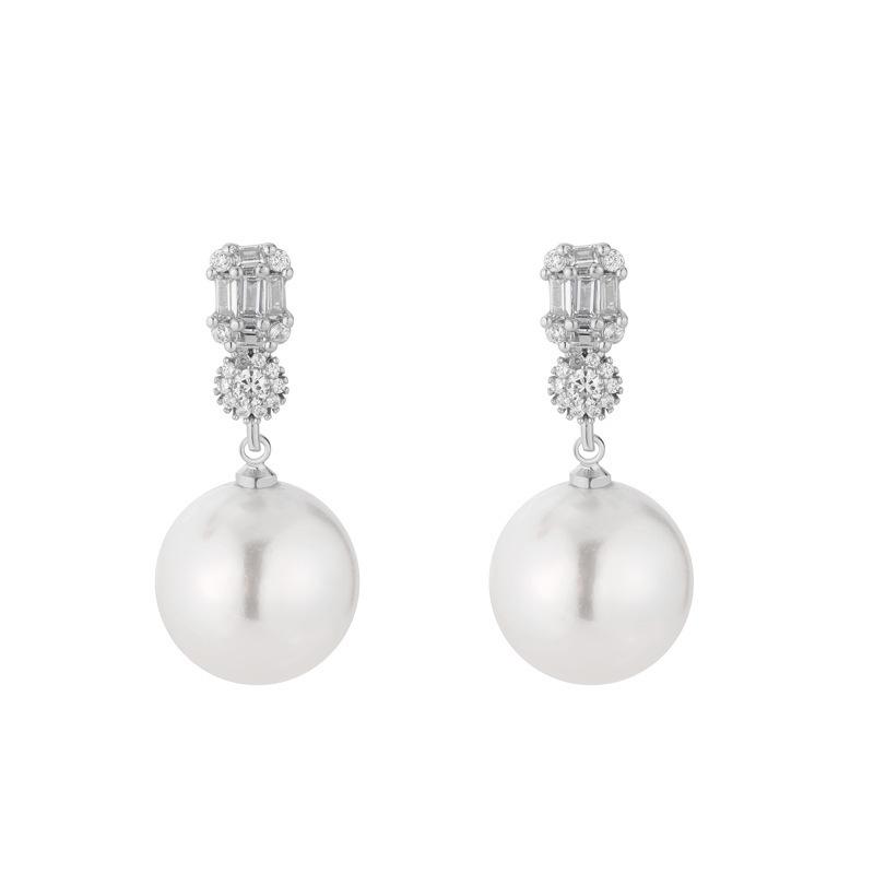 Korean Lightweight Luxury Pearl Stud Earrings – Versatile, Fashionable, High-End Design