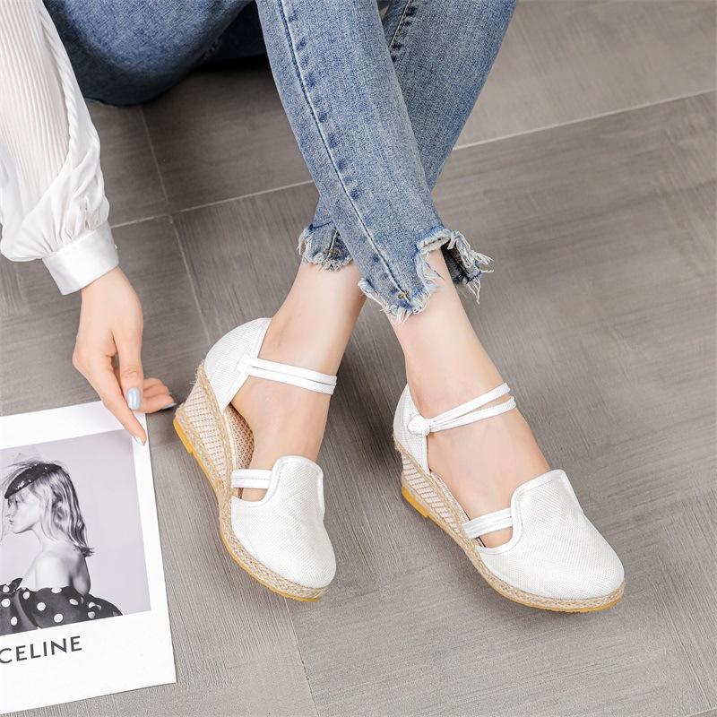 

Сандалии женские лето 2025 новые танкетка каблук повседневные одно слово высокие каблуки импортные торговые сандалии модные корейские версии сандалии 34