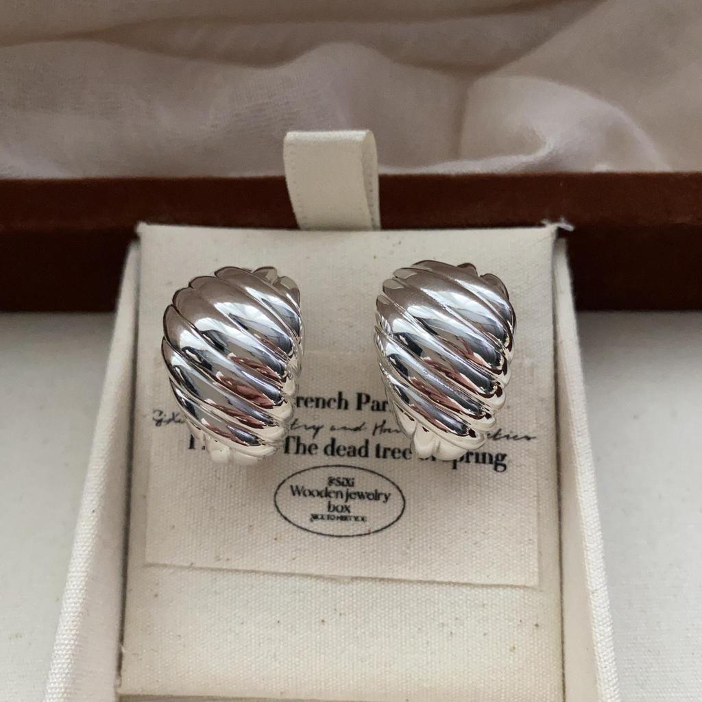 Oval Metal Threaded Earrings, Fashionable Round Ball Croissant Earrings, Premium Earrings, Personalized Simplicity, Light Luxury And Advanced Sense