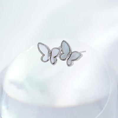 [Dreaming Fly] Náušnice s motýlem z perleti Aurora OTE122306MWI