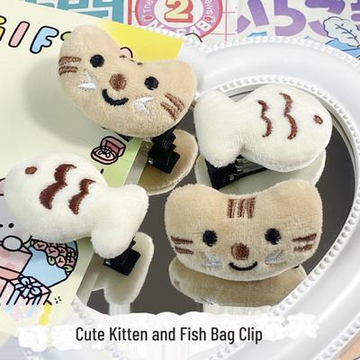 Pluszowa rybka i spinka do włosów z kociakiem: Uroczy Dziewczęcy Klips Dziobak do Zabawnej, Słodkiej Stylizacji Grzywki
