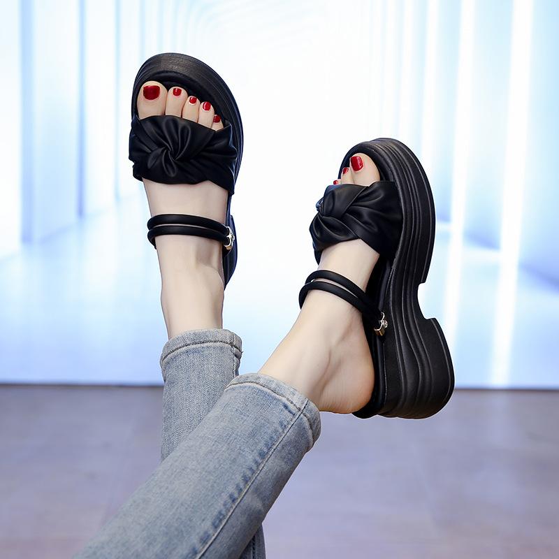 Mode Dicksohlige Zwei-Wege-Cool-Slipper Damen 2025 Neu Sommer Strand Feenwind mit Rock Französische Slipper