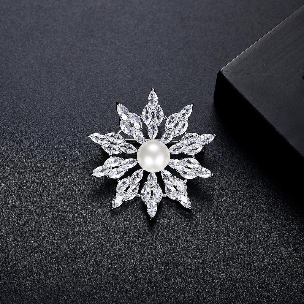 Jinse Pearl Snowflake Brooch: Elegant Cross-border Fashion Accessory for Women