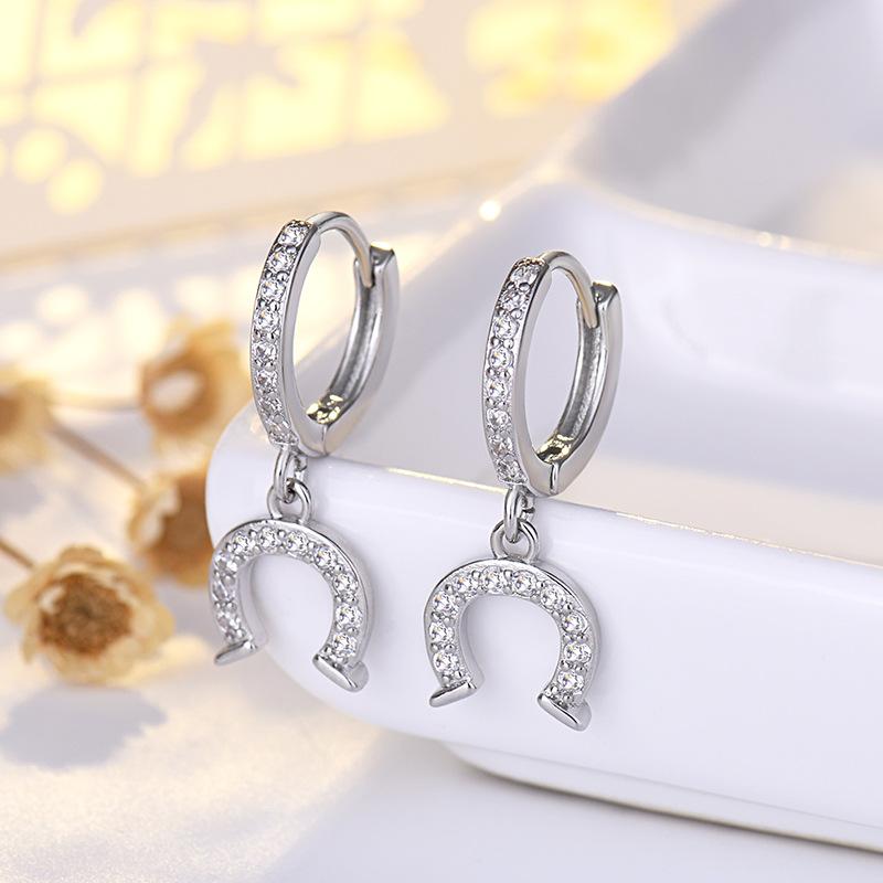 New Rhine-studded Small Horseshoe Buckle Round Ear Rings for Women, Trendy French Style Small Commuter Earrings 2026
