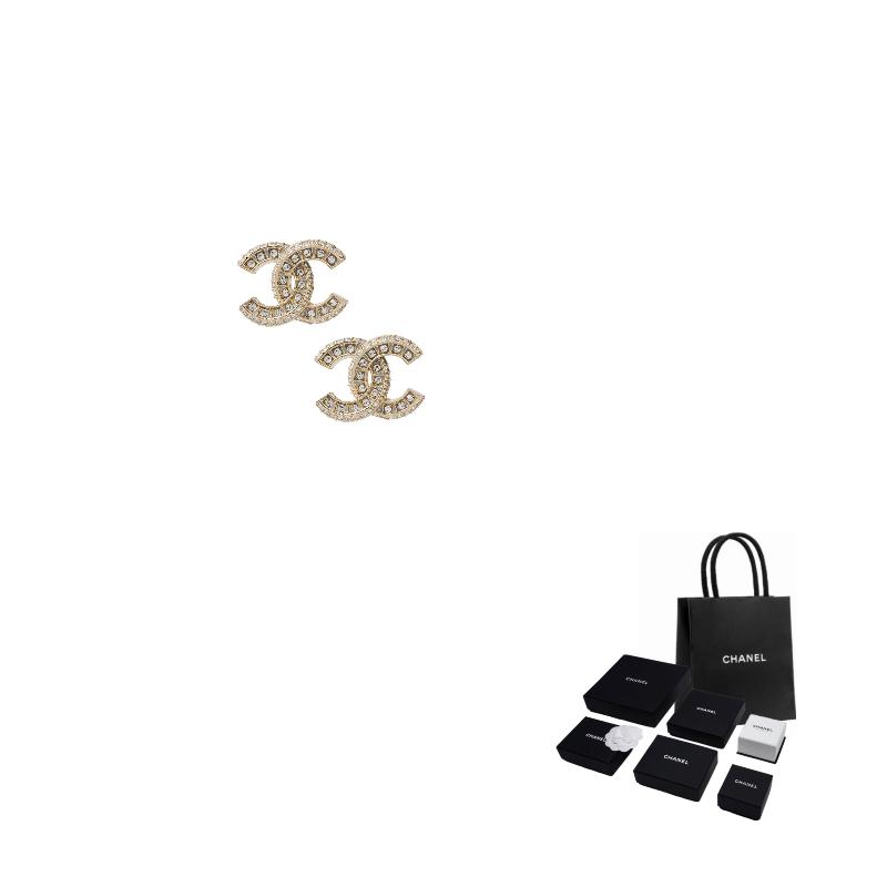 

CHANEL Fashionable and Exquisite Double C Earrings Women s Gold золотий