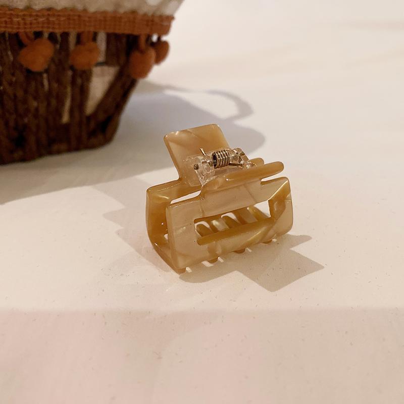 

Korean Luxury Plaid Acetate Hair Clip - High-End Temperament Claw Clip Accessories Acetate Material