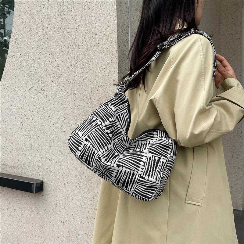 New Autumn Lazy Wind Messenger Bag, Large-capacity Personalized and Beautiful Messenger Bag Women's Commuter Shoulder Bag