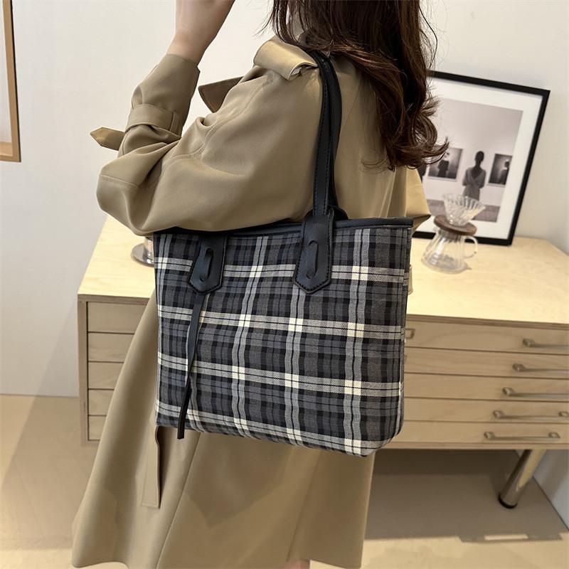 Large Capacity Stylish Women's Tote Bag Chic Plaid Design For Autumn Commute