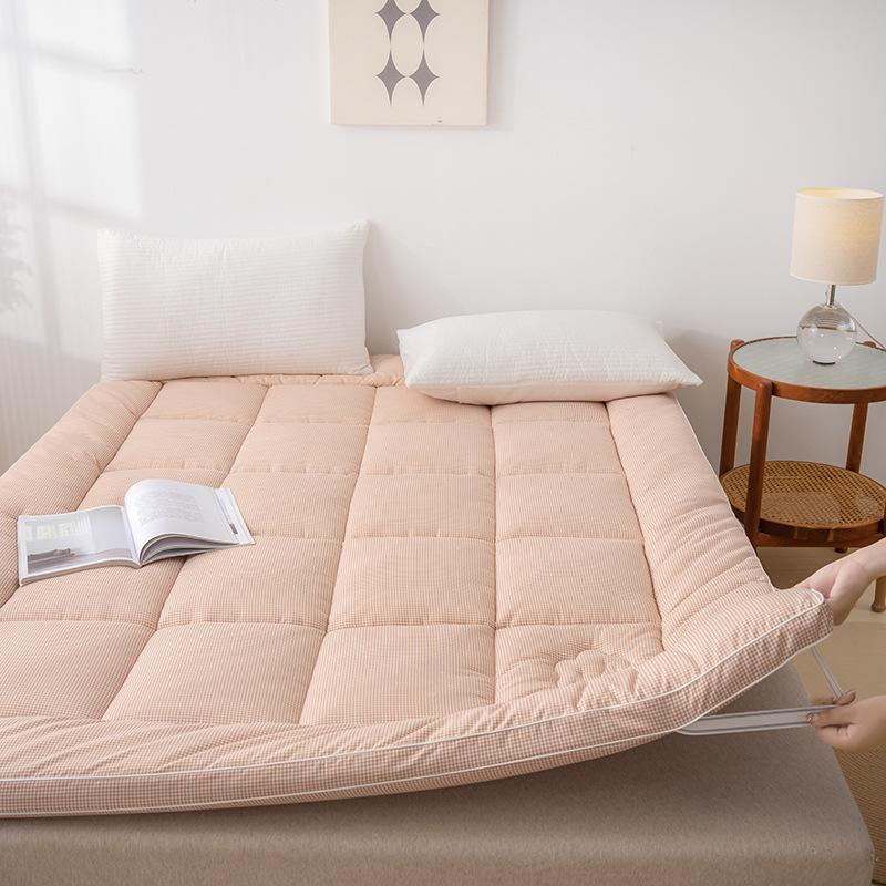 Washable Thickened Cotton Mattress Protector for Dorms and Home.