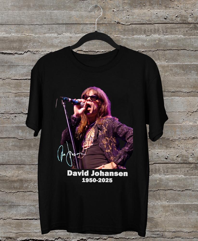 Remembering David Johansen 1950-2025 New York Dolls Black All Size T-Shirt AR964 Unisex T-Shirt XXXL